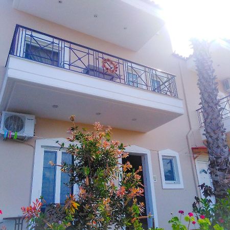 Studio Στην Πολη Των Τρελων Νερων Villa Chalkís Buitenkant foto