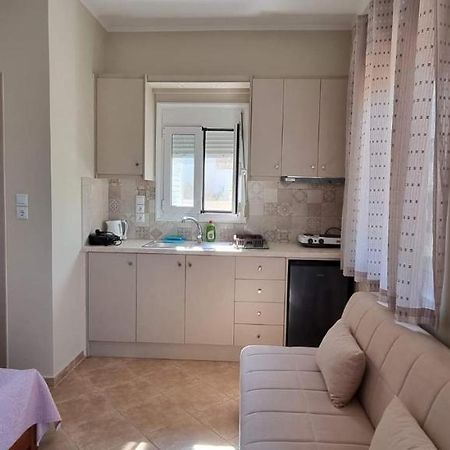 Studio Στην Πολη Των Τρελων Νερων Villa Chalkís Buitenkant foto