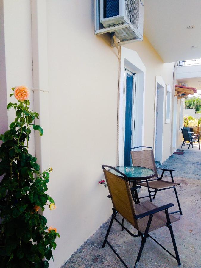 Studio Στην Πολη Των Τρελων Νερων Villa Chalkís Buitenkant foto