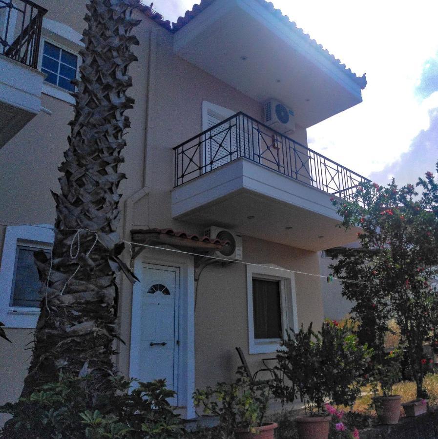 Studio Στην Πολη Των Τρελων Νερων Villa Chalkís Buitenkant foto