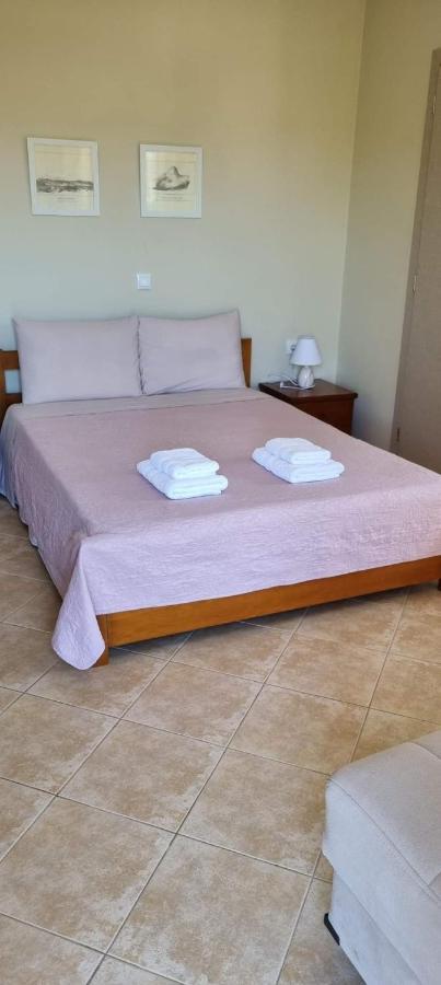 Studio Στην Πολη Των Τρελων Νερων Villa Chalkís Buitenkant foto
